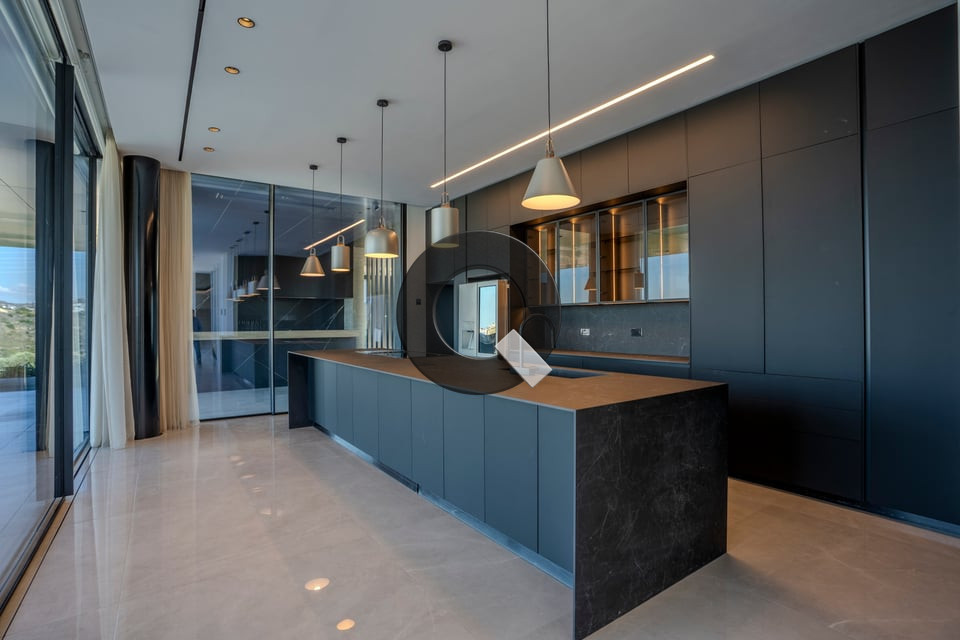 Five-bedroom house — Germasogeia
