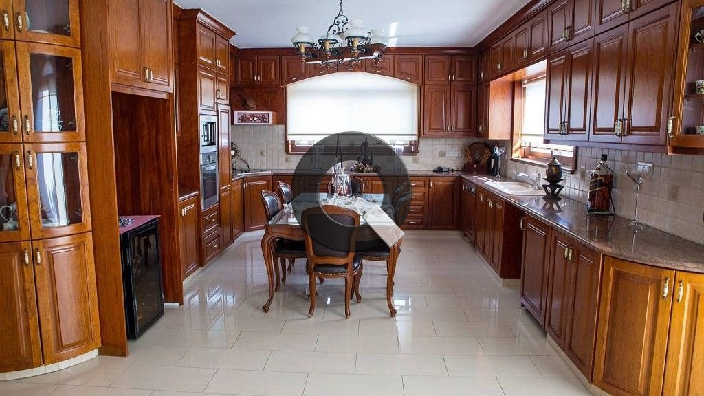 Five-bedroom house — Agia Fyla