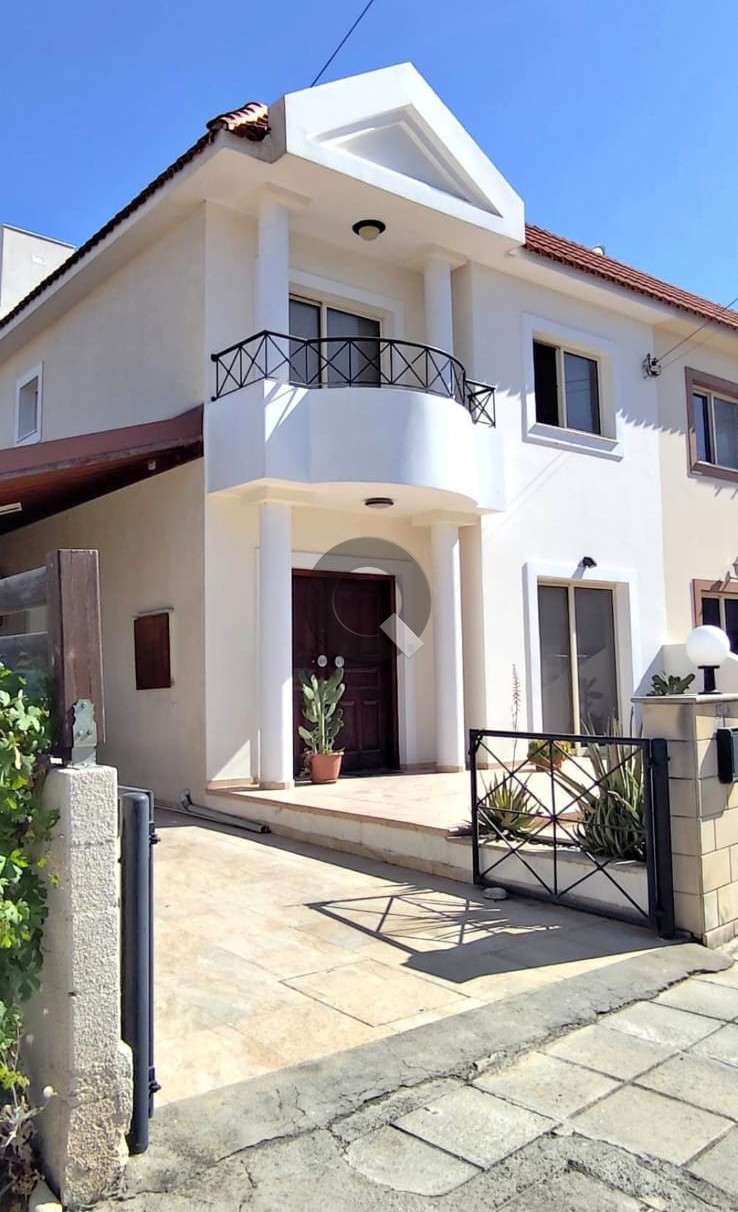 Four-bedroom house — Mesa Geitonia