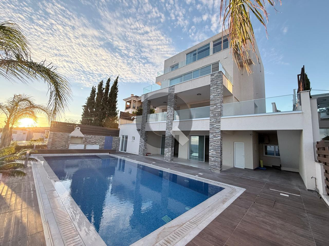 Five-bedroom house — Agios Tychon