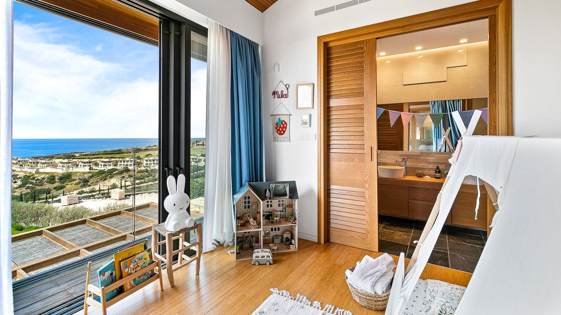 4 Bedroom  Detached House in Aphrodite hills, Paphos