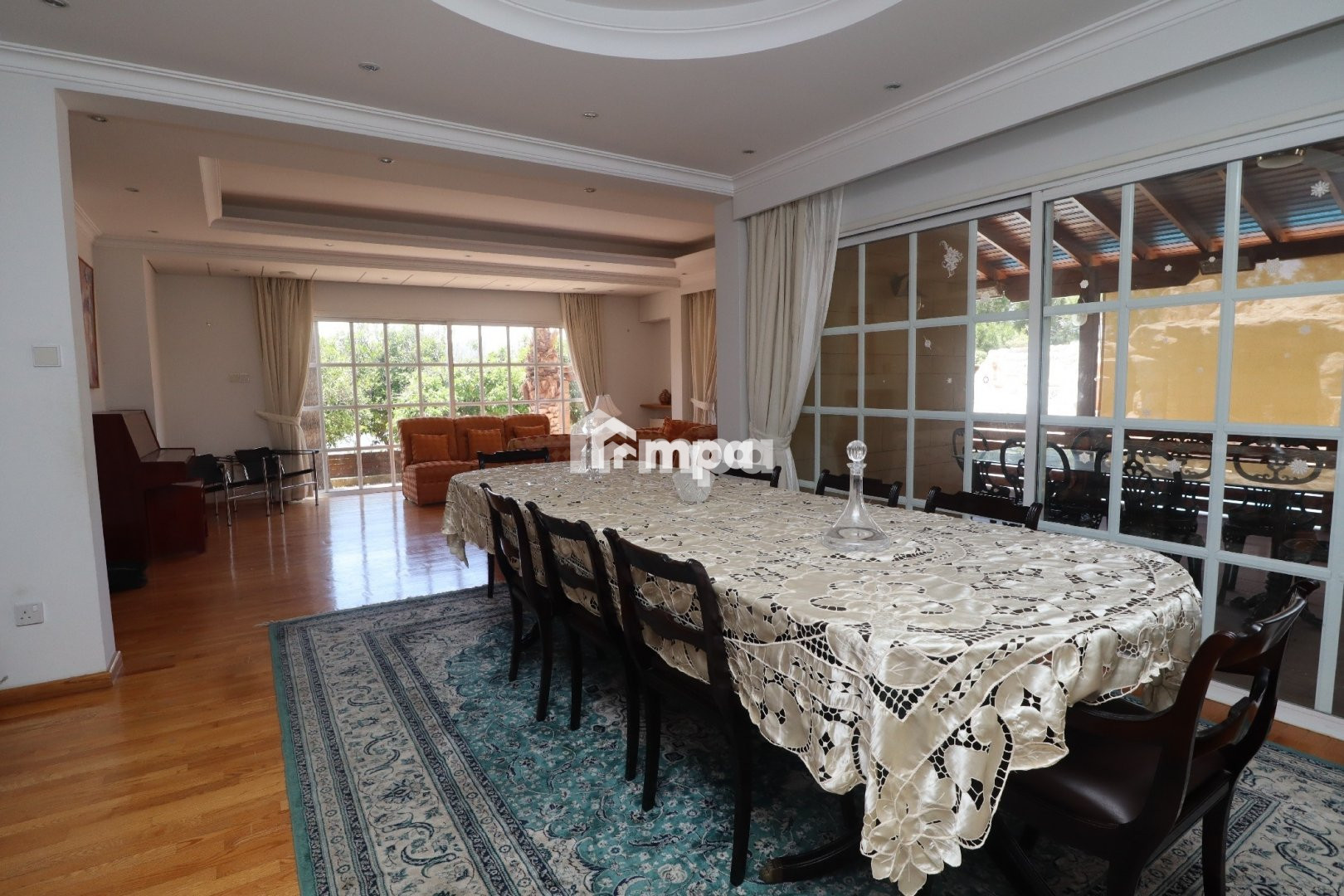 6 Bedroom House