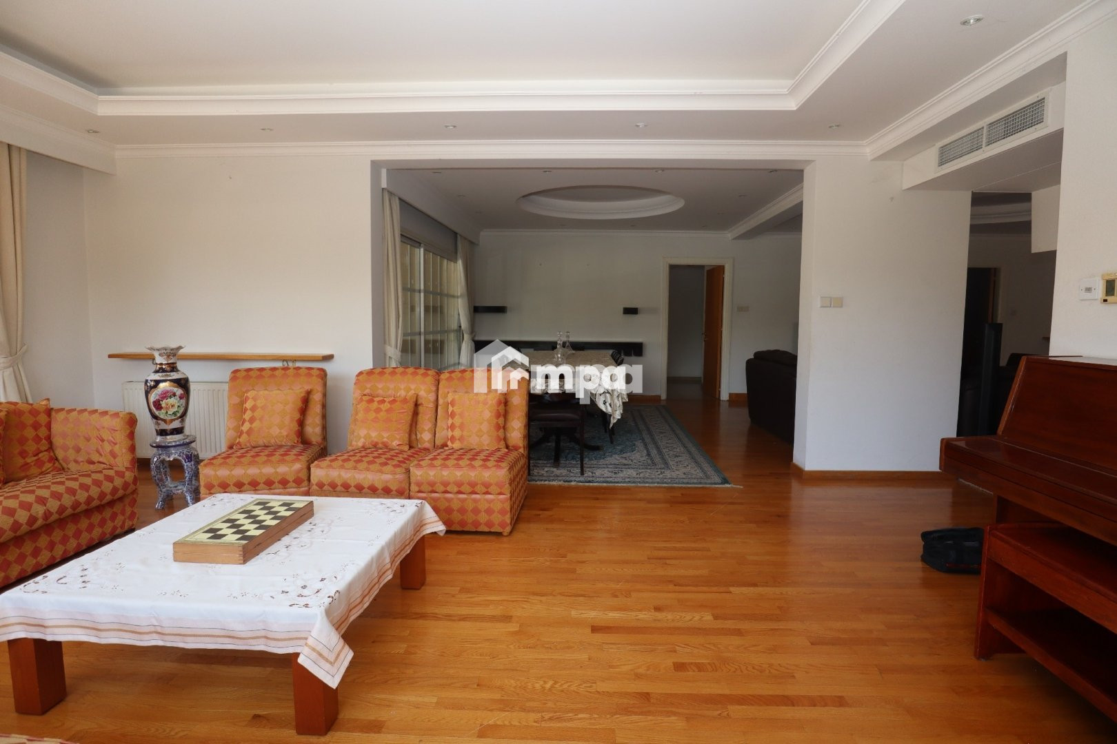 6 Bedroom House
