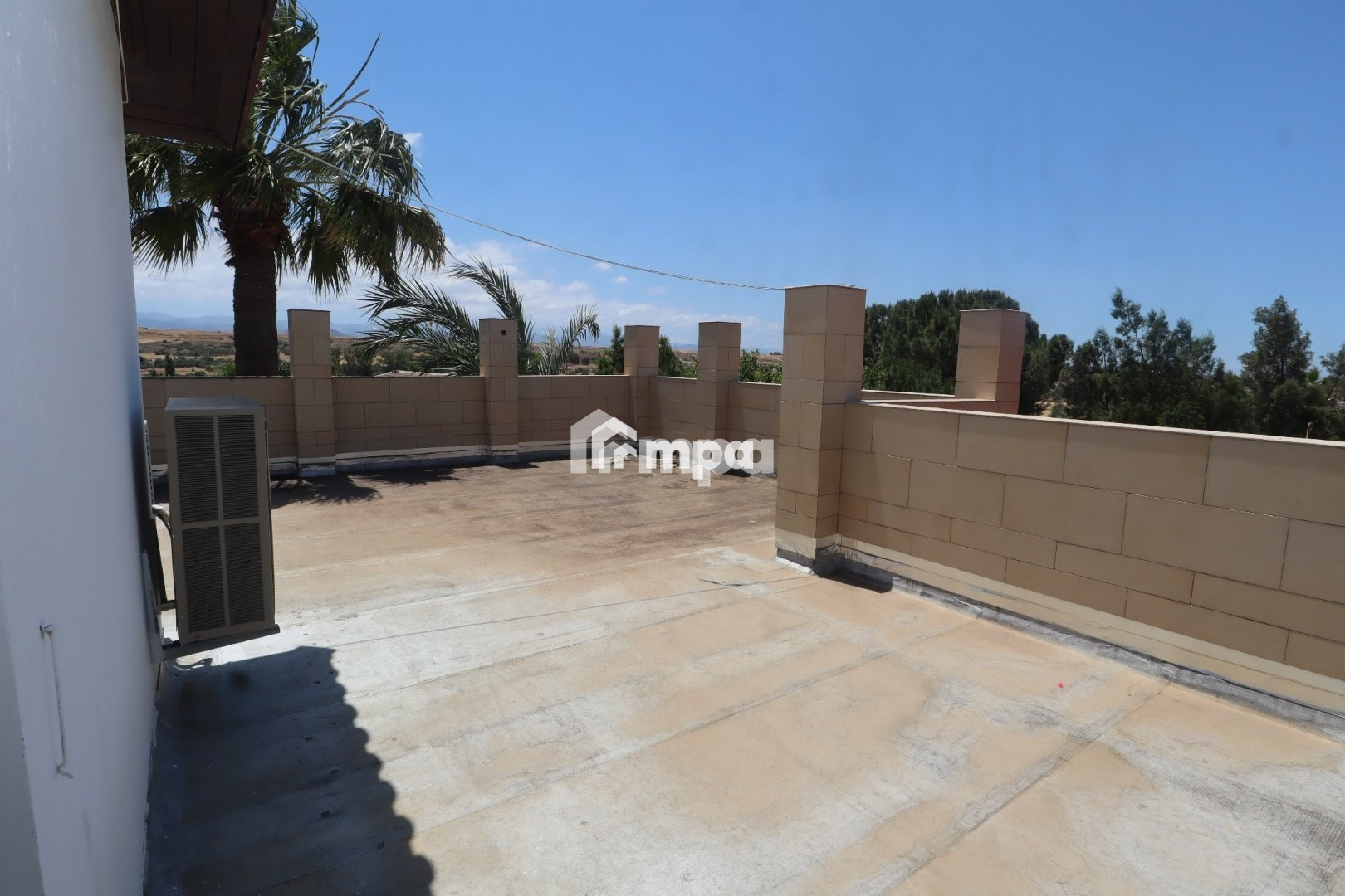 6 Bedroom House