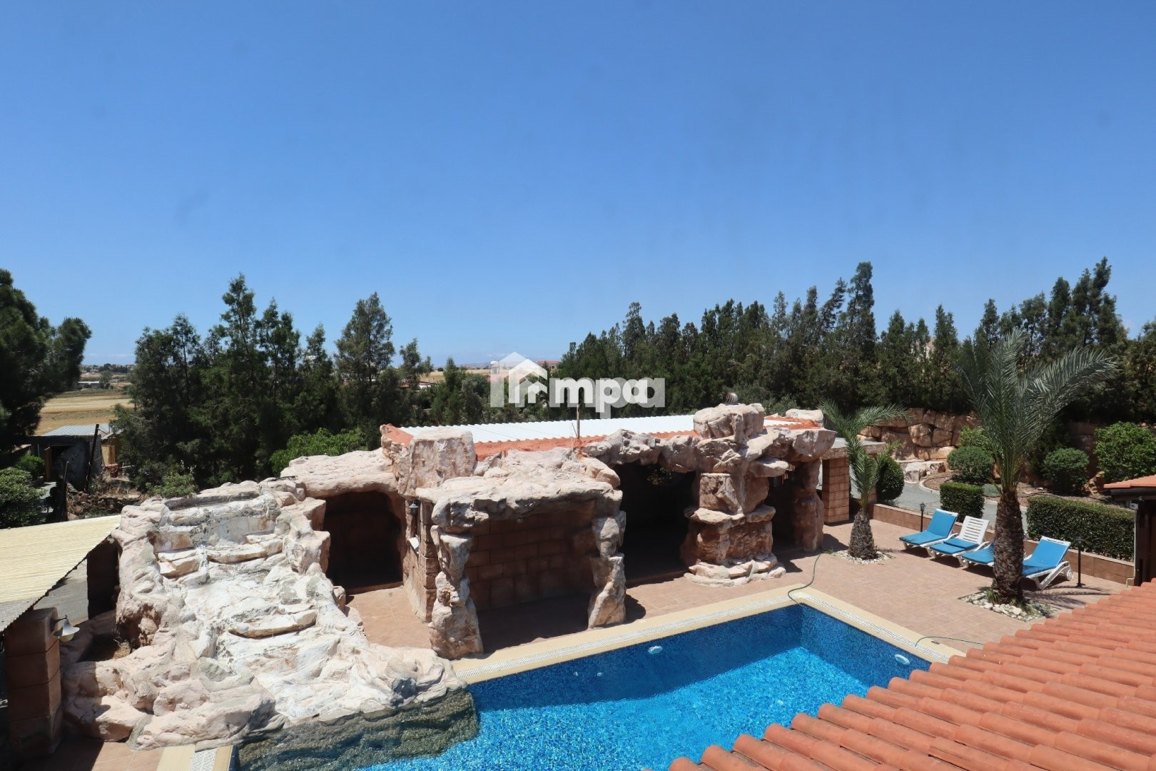 6 Bedroom House