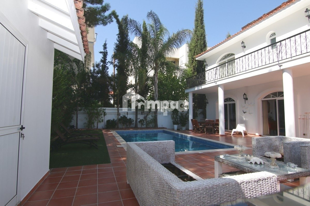 5 Bedroom House