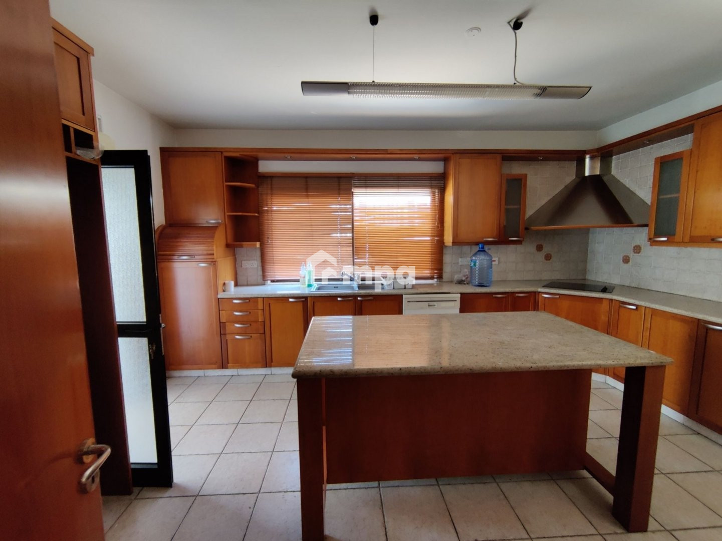 6 Bedroom Apartment