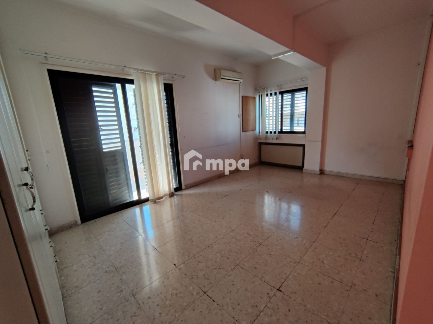 6 Bedroom Apartment