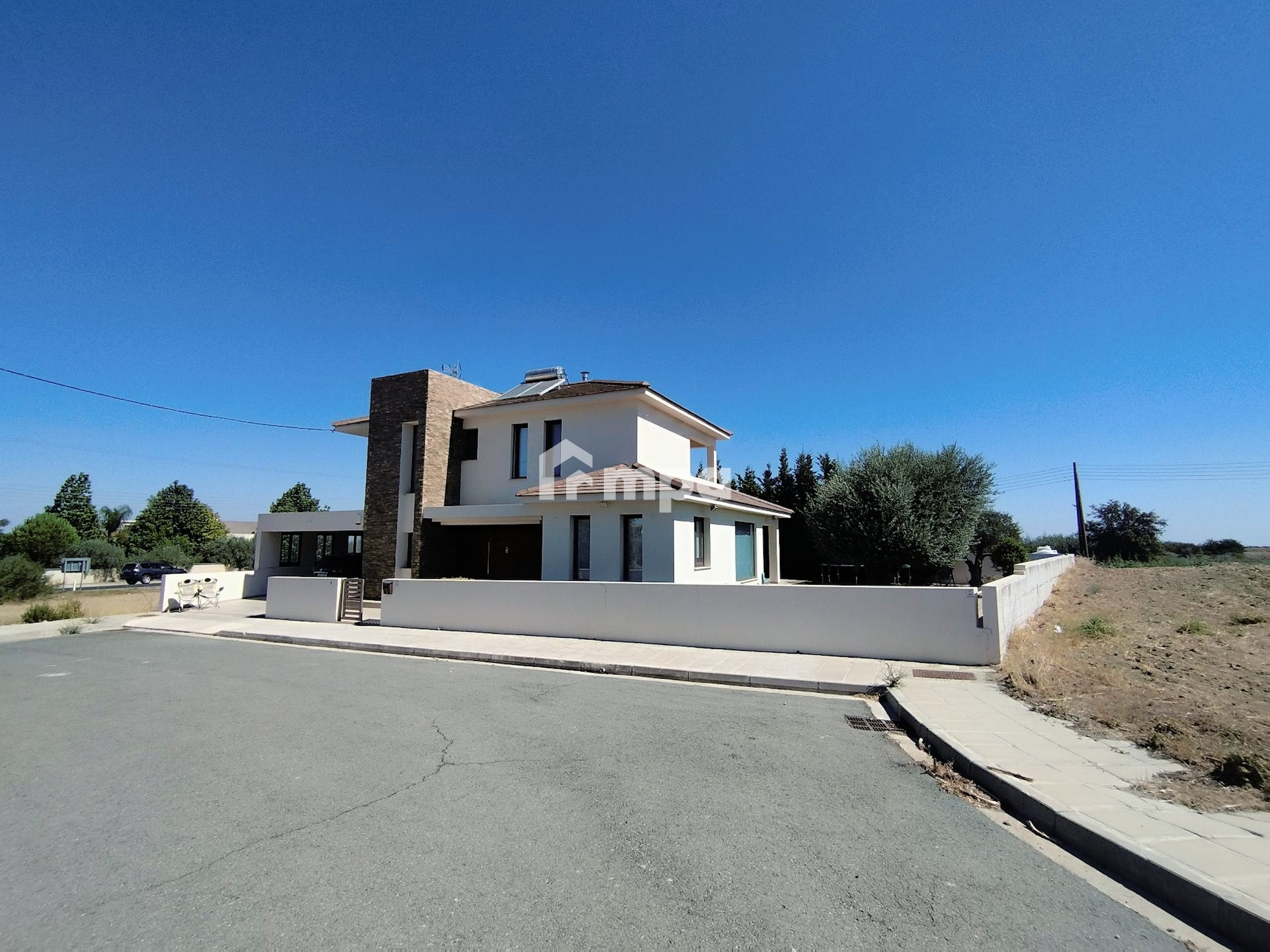 5 Bedroom House