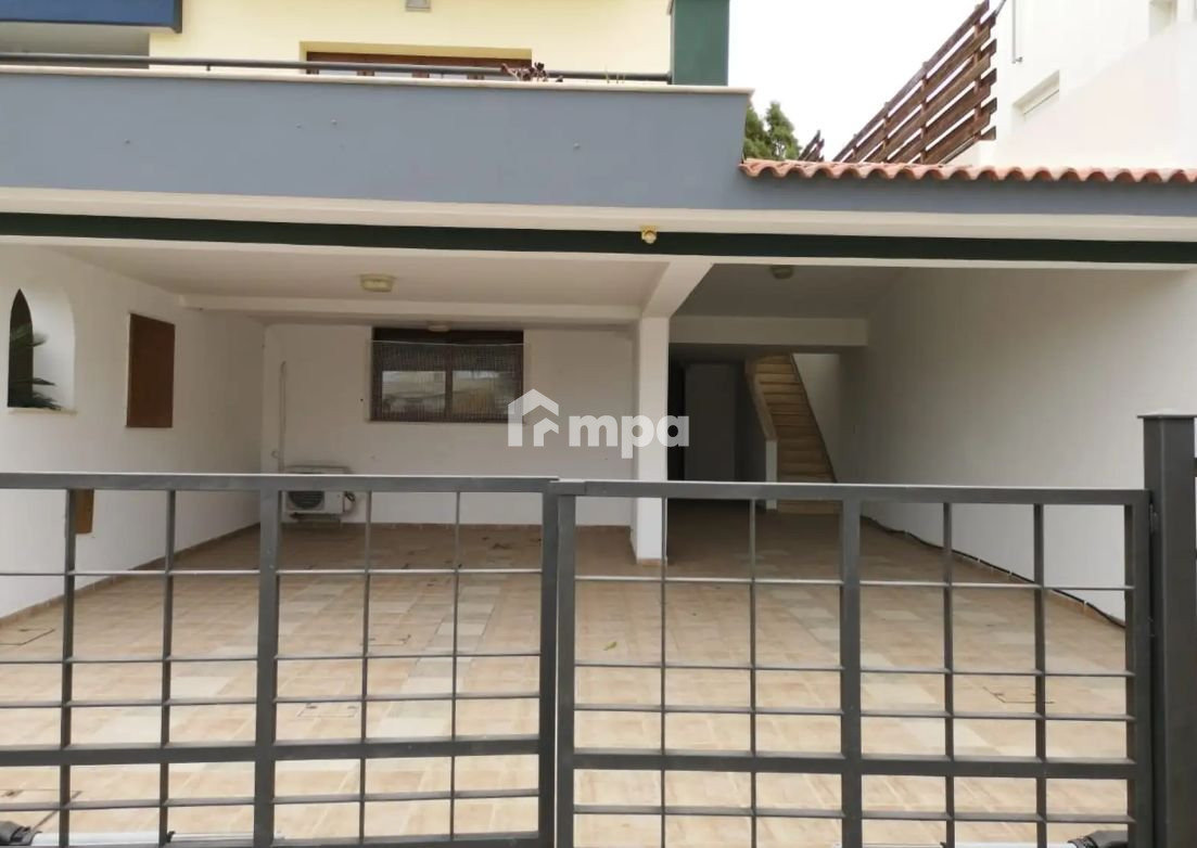 6 Bedroom House