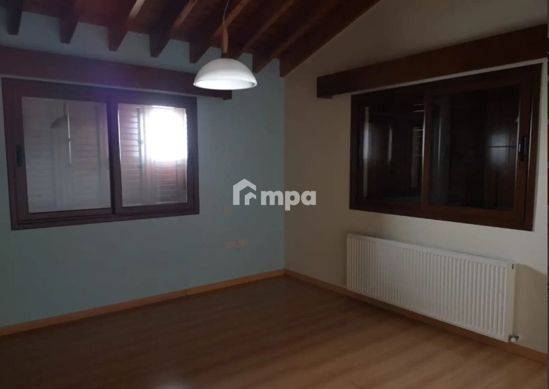 6 Bedroom House