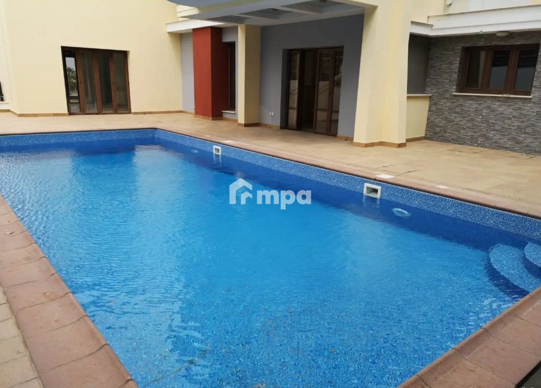 6 Bedroom House
