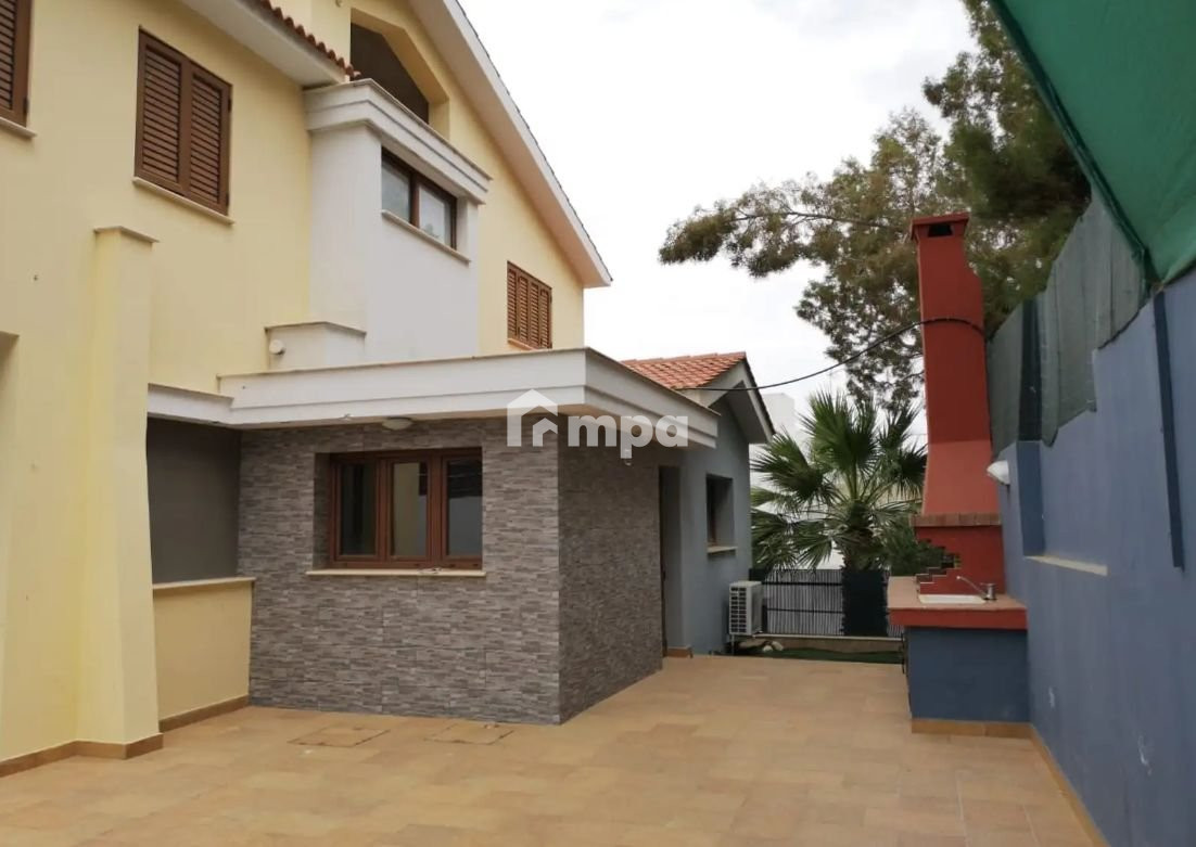 6 Bedroom House