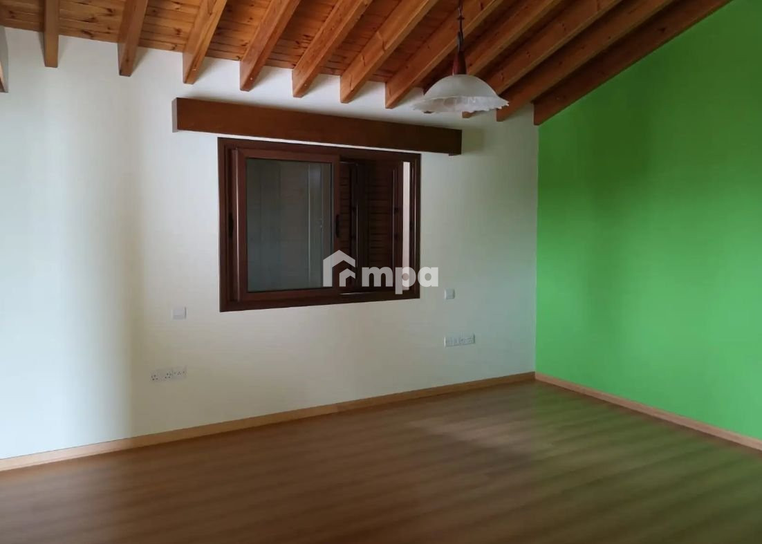 6 Bedroom House