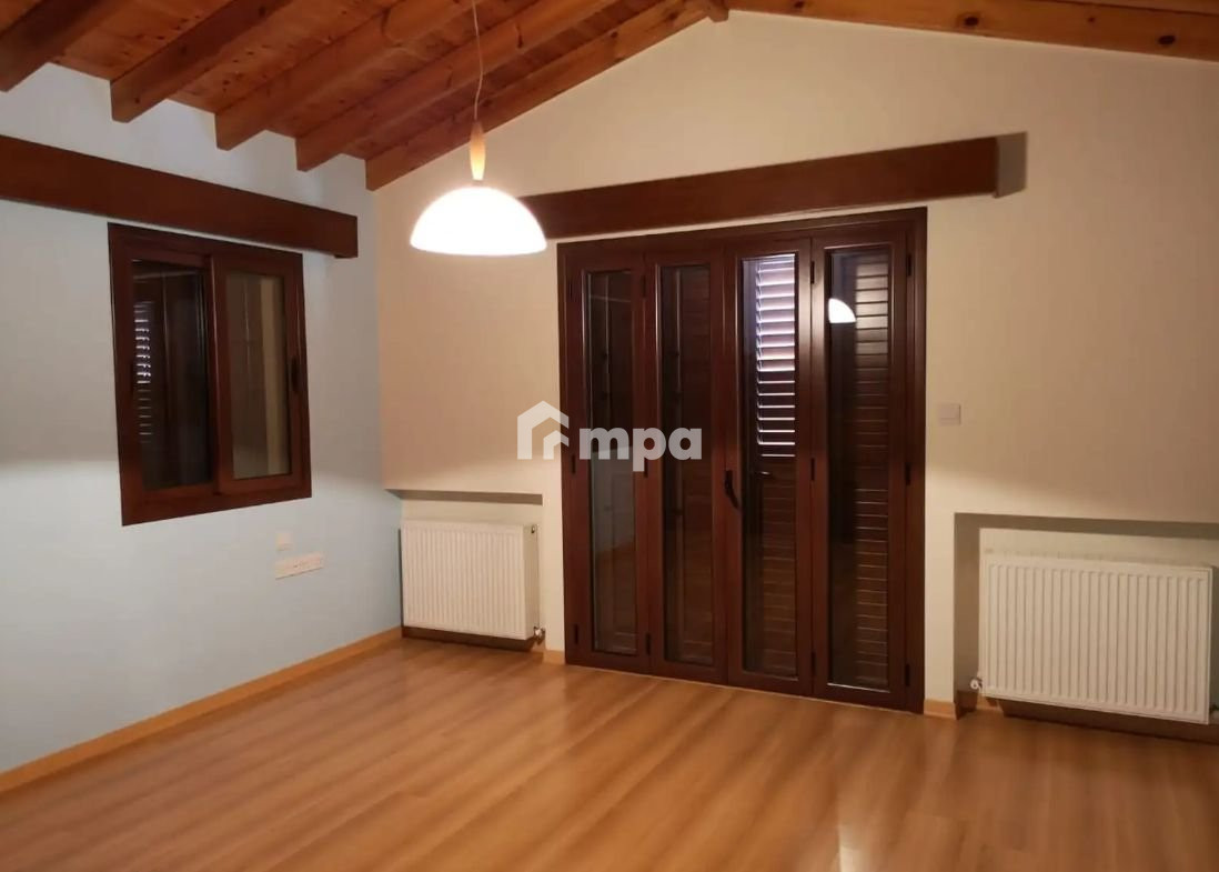 6 Bedroom House