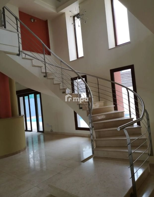 6 Bedroom House