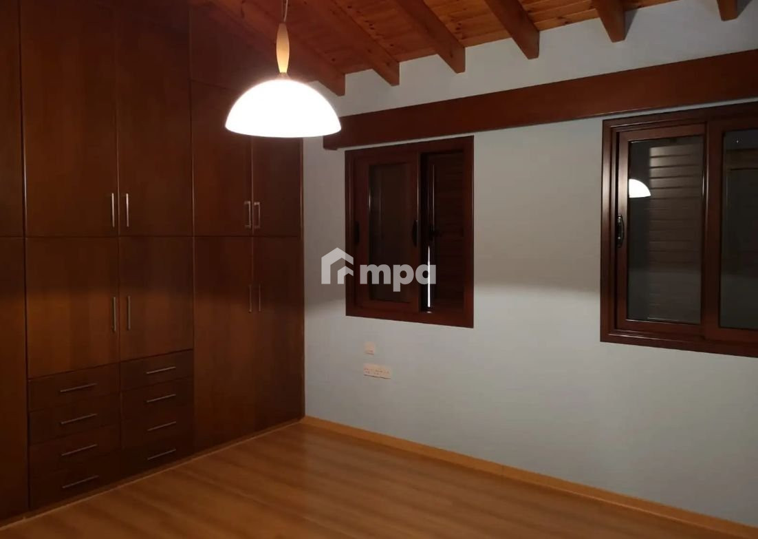 6 Bedroom House