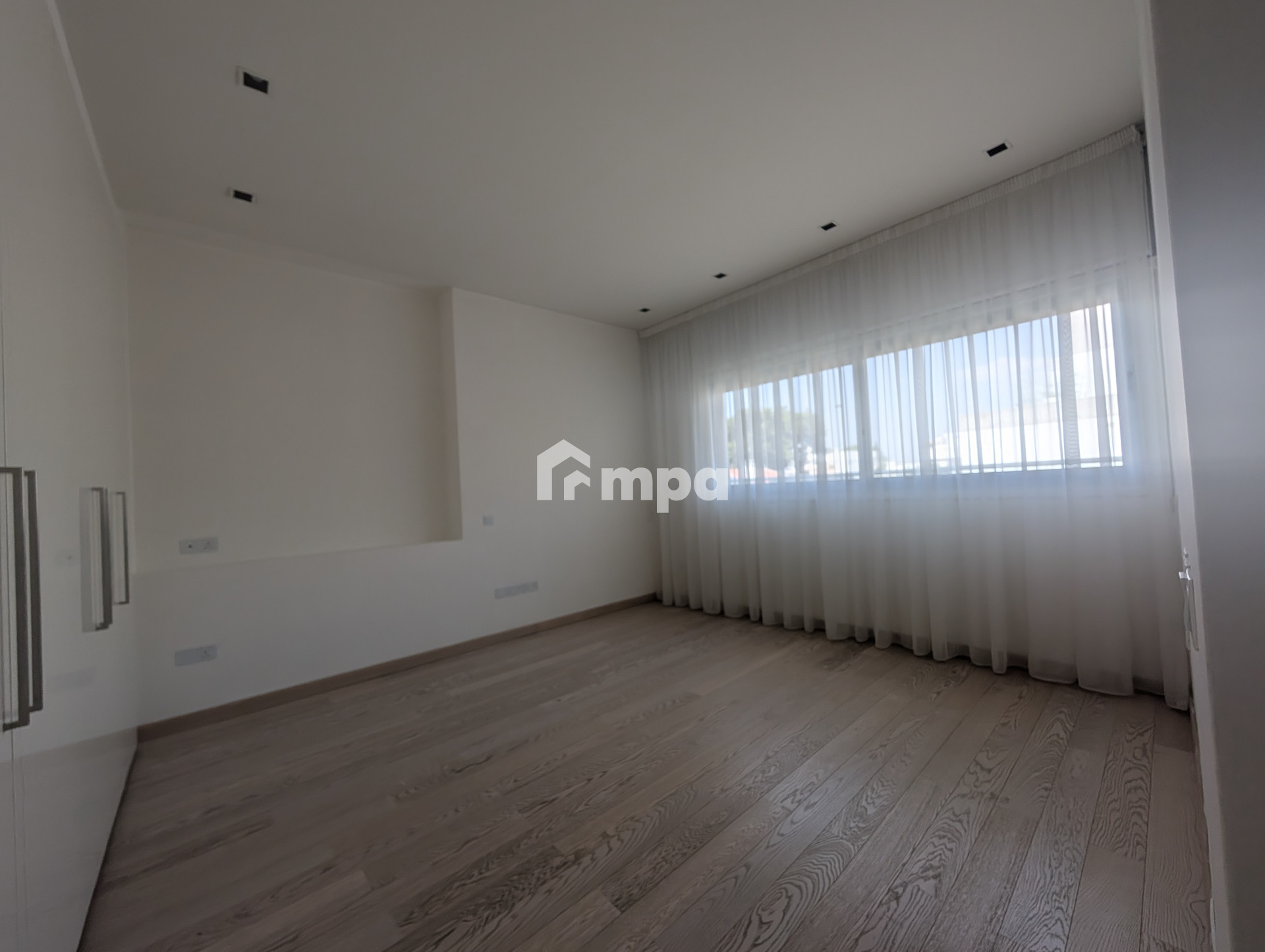 4 Bedroom Apartment