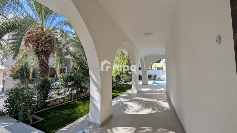 5 Bedroom House