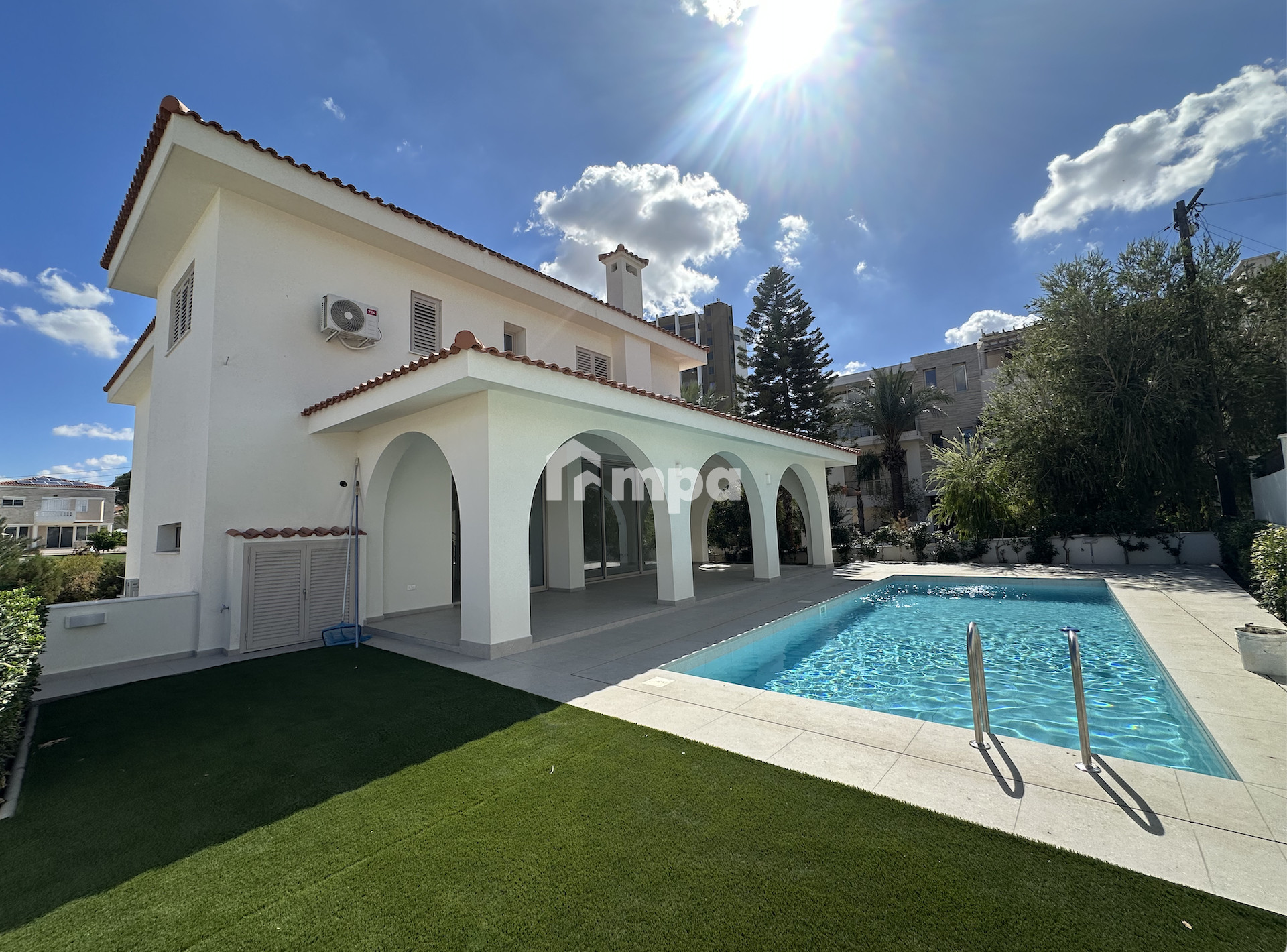 5 Bedroom House