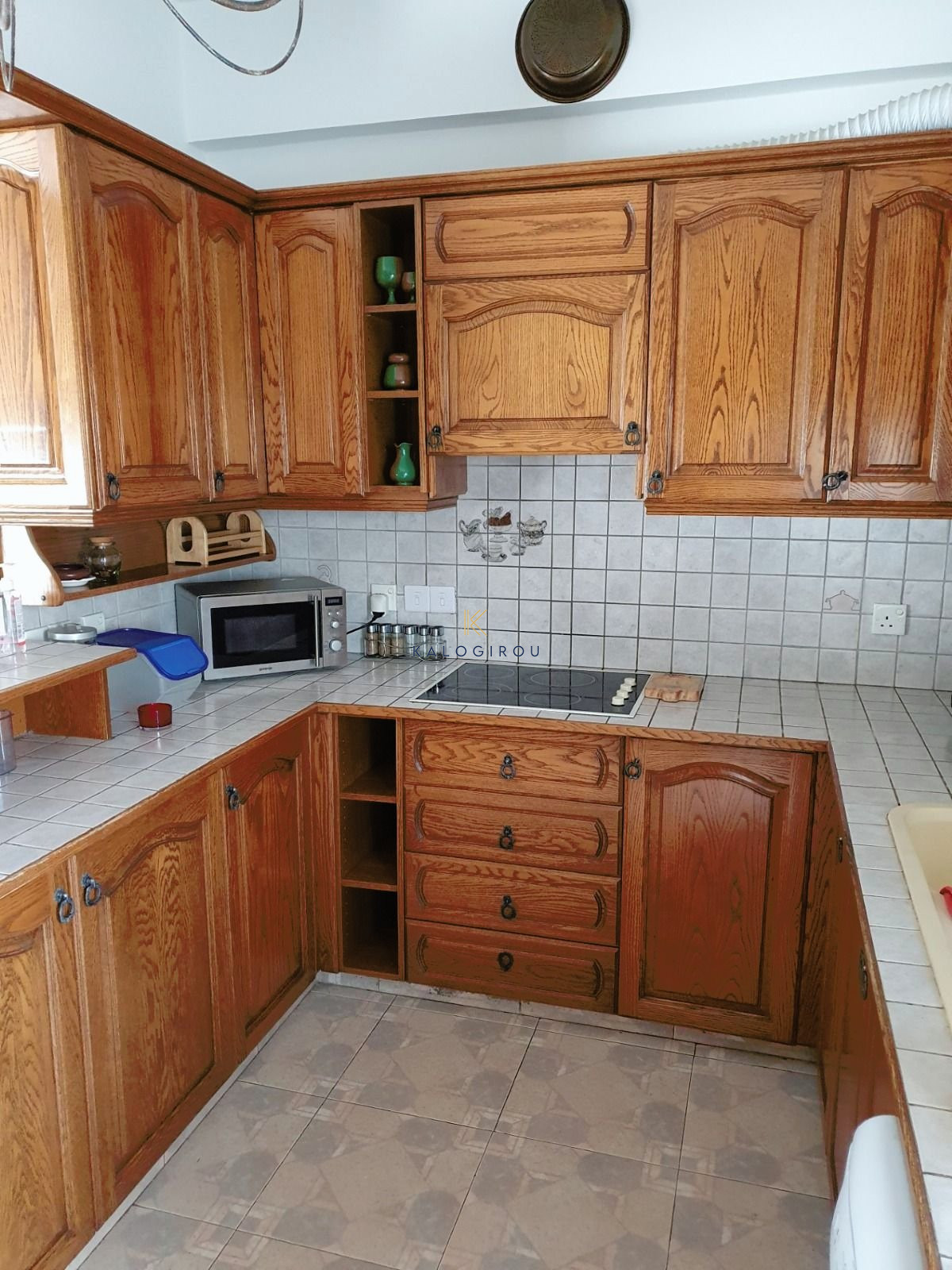 Duplex, Fully Furnished, 3-Bedroom Apartment for Rent in Chrysopolitissa Area