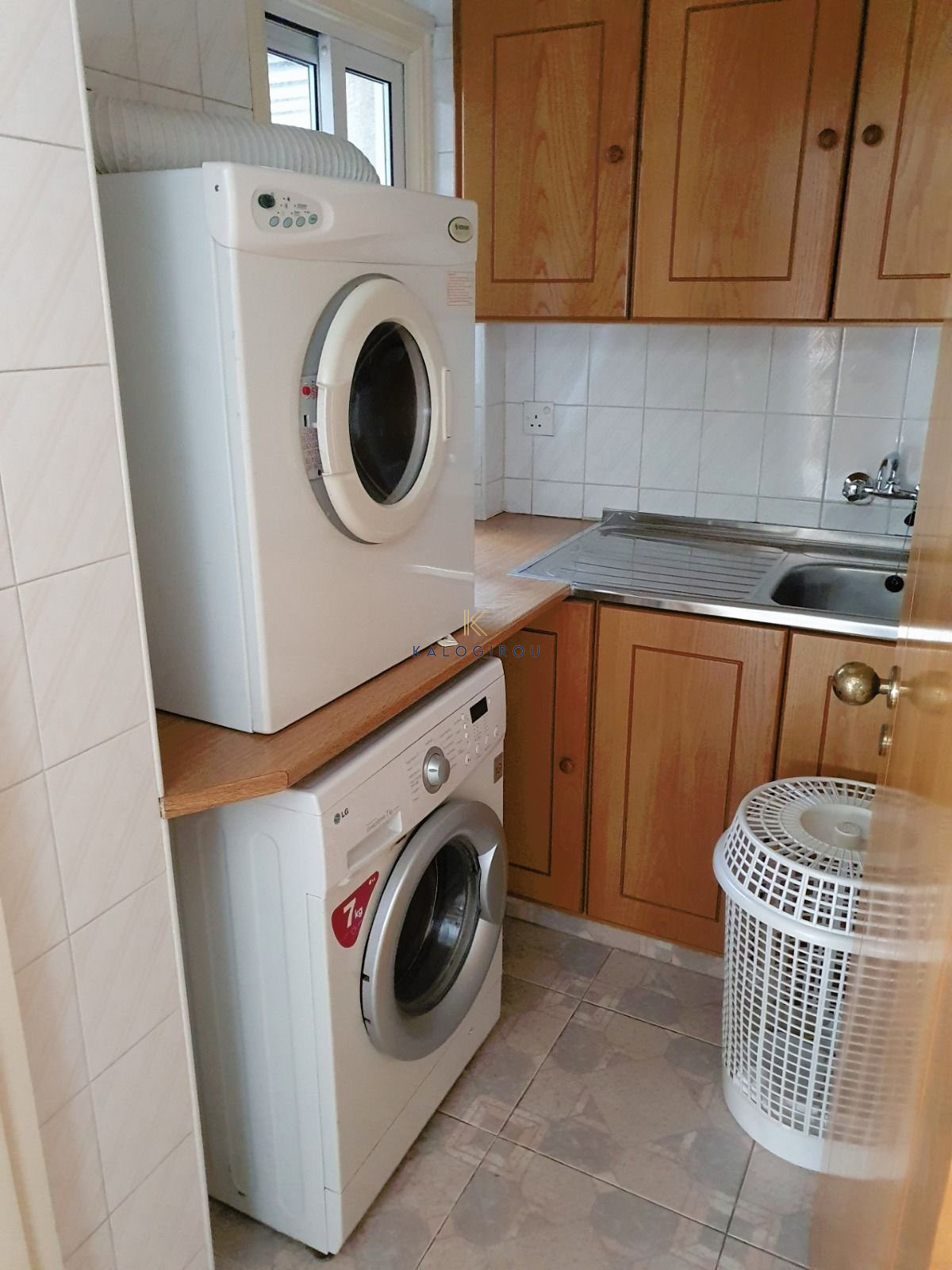 Duplex, Fully Furnished, 3-Bedroom Apartment for Rent in Chrysopolitissa Area