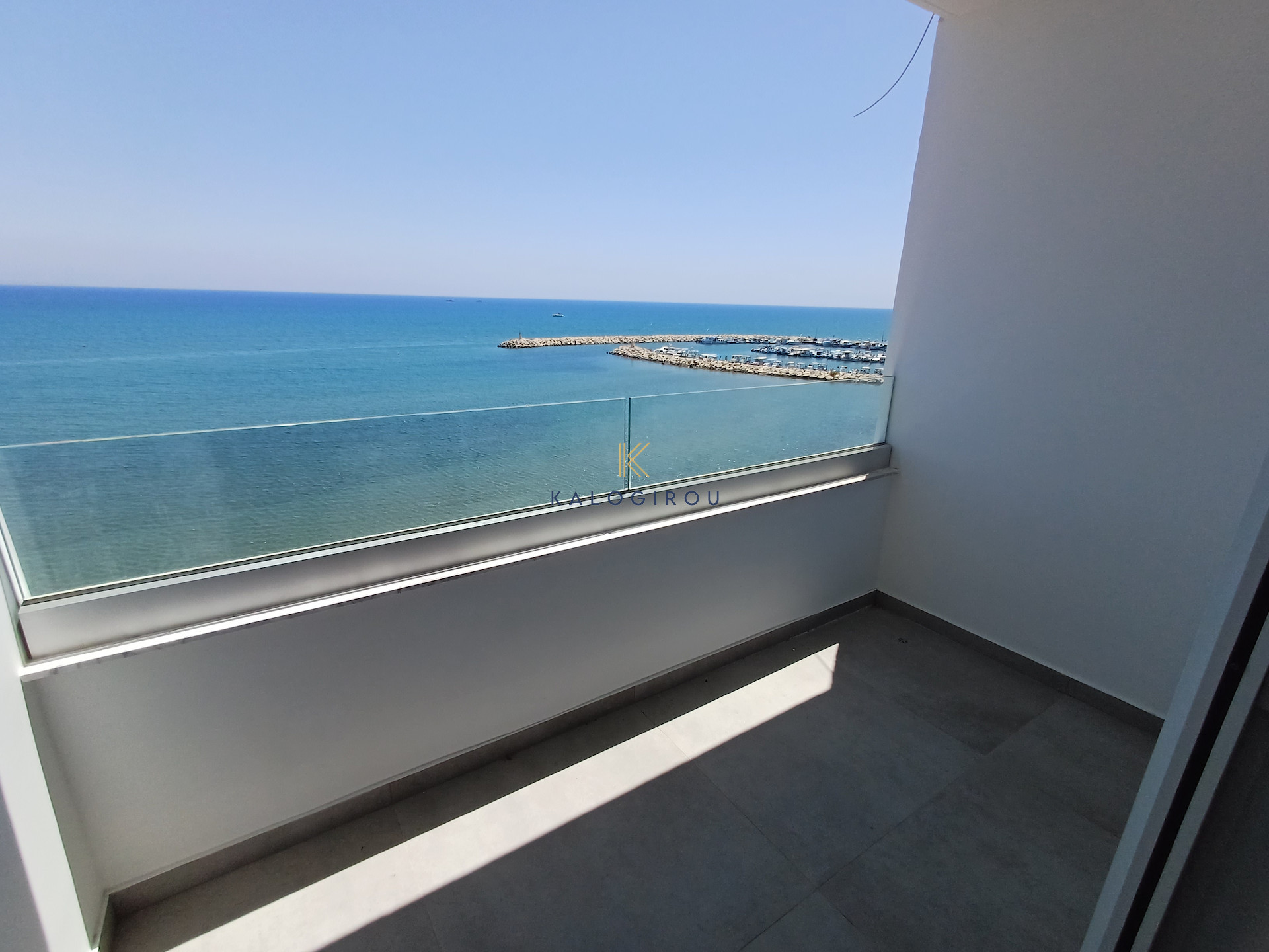 Sea view, Beach-front 2 bed flat for Rent in Makenzy area, Larnaca