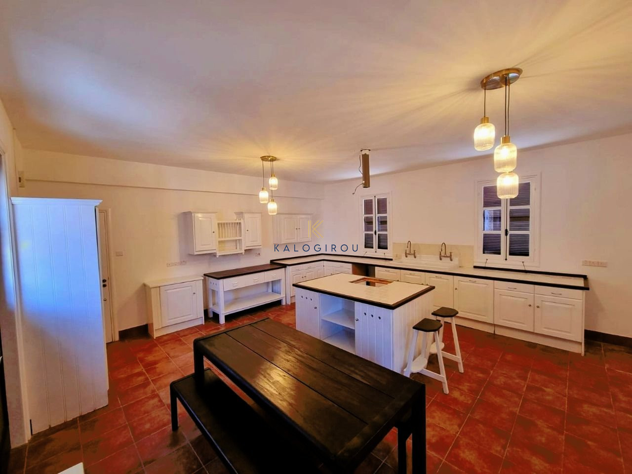 Fabulous 5 Bedroom Villa in Pervolia Larnaca