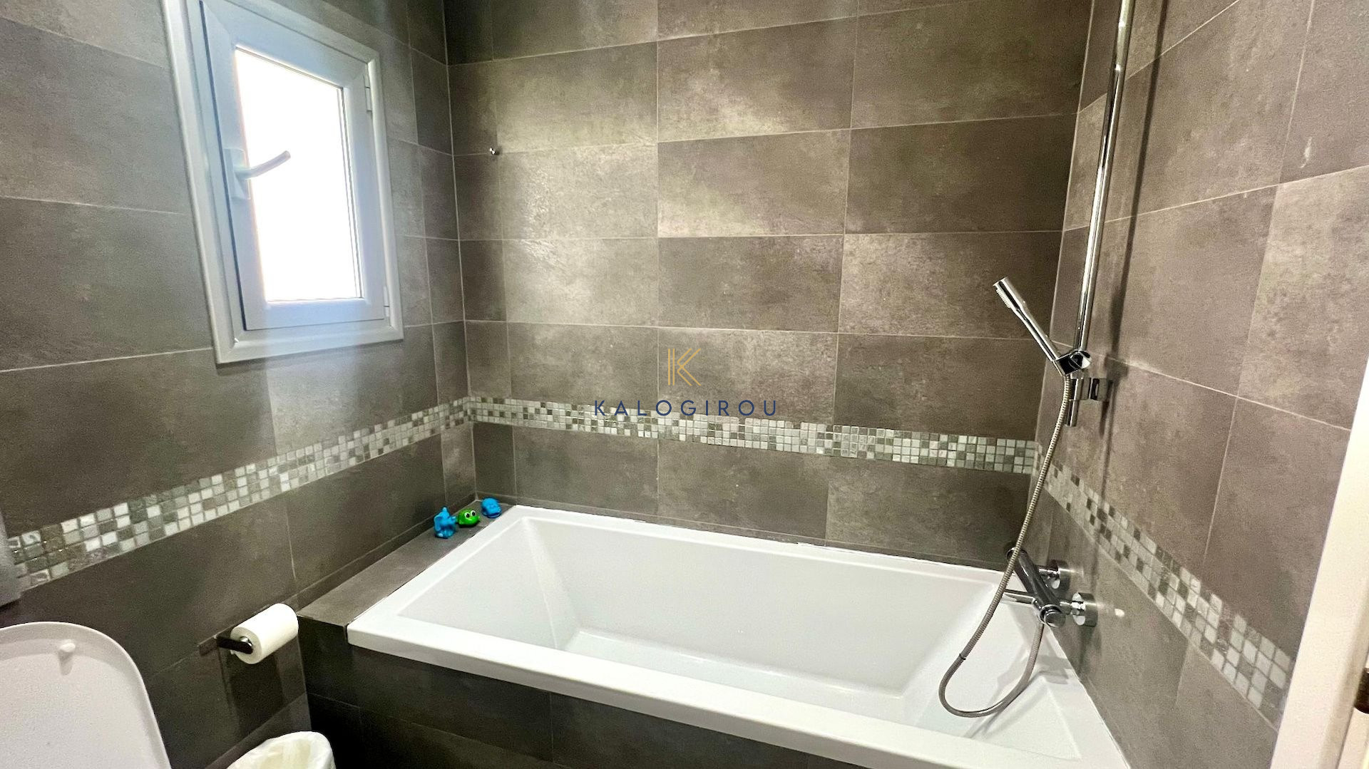 Luxury 5 Bedrooms Bedrooms house for rent in Livadia, Larnaca