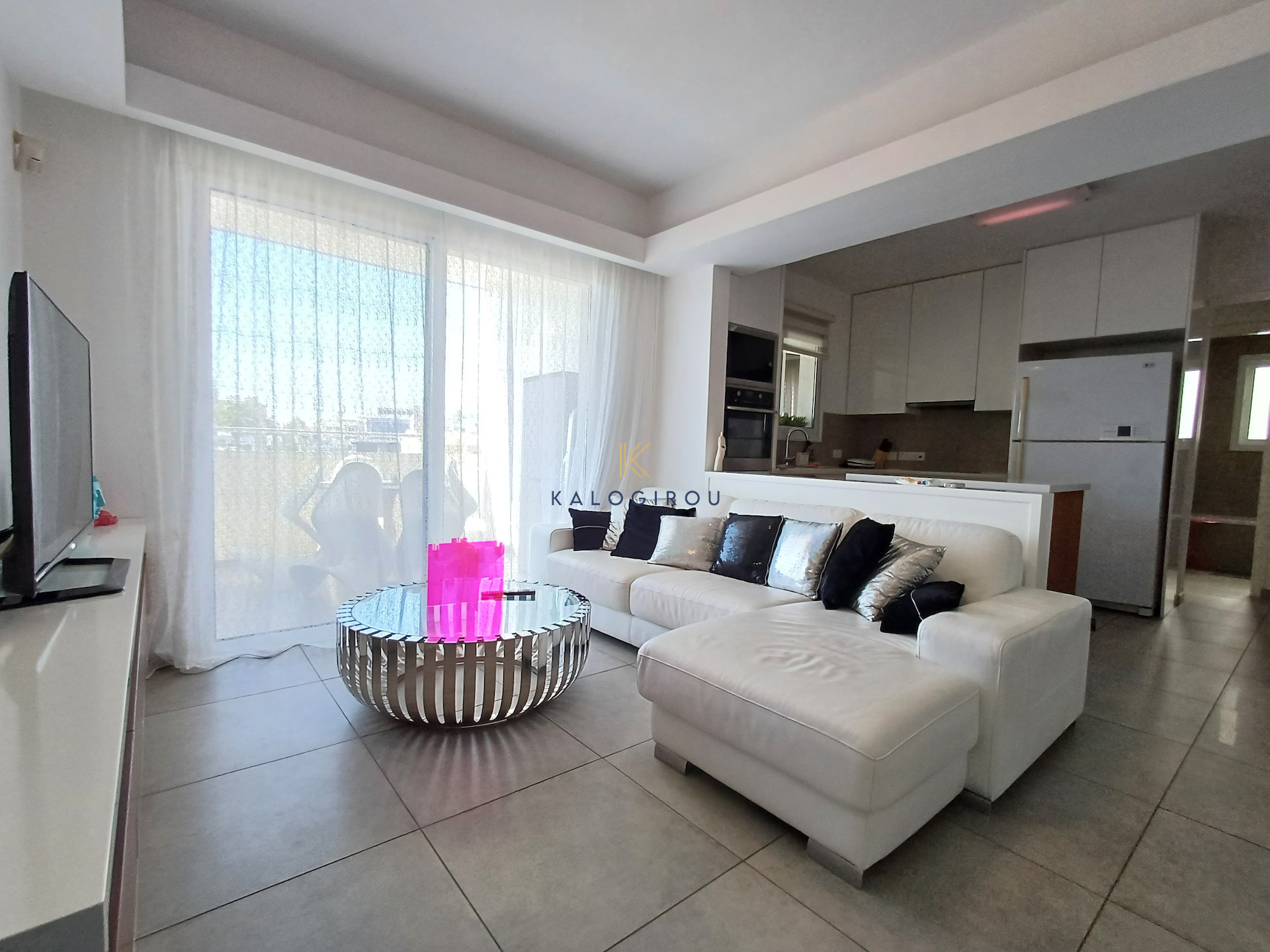 Modern, 2-Bed Apartment in an Excellent Condition for rent in Larnaca Port Area