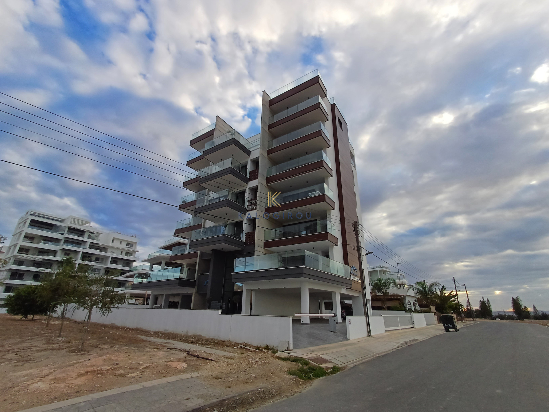 Luxury, 2-Bed Sea View and Salt Lake View Apartment for Rent in Makenzy Larnaca