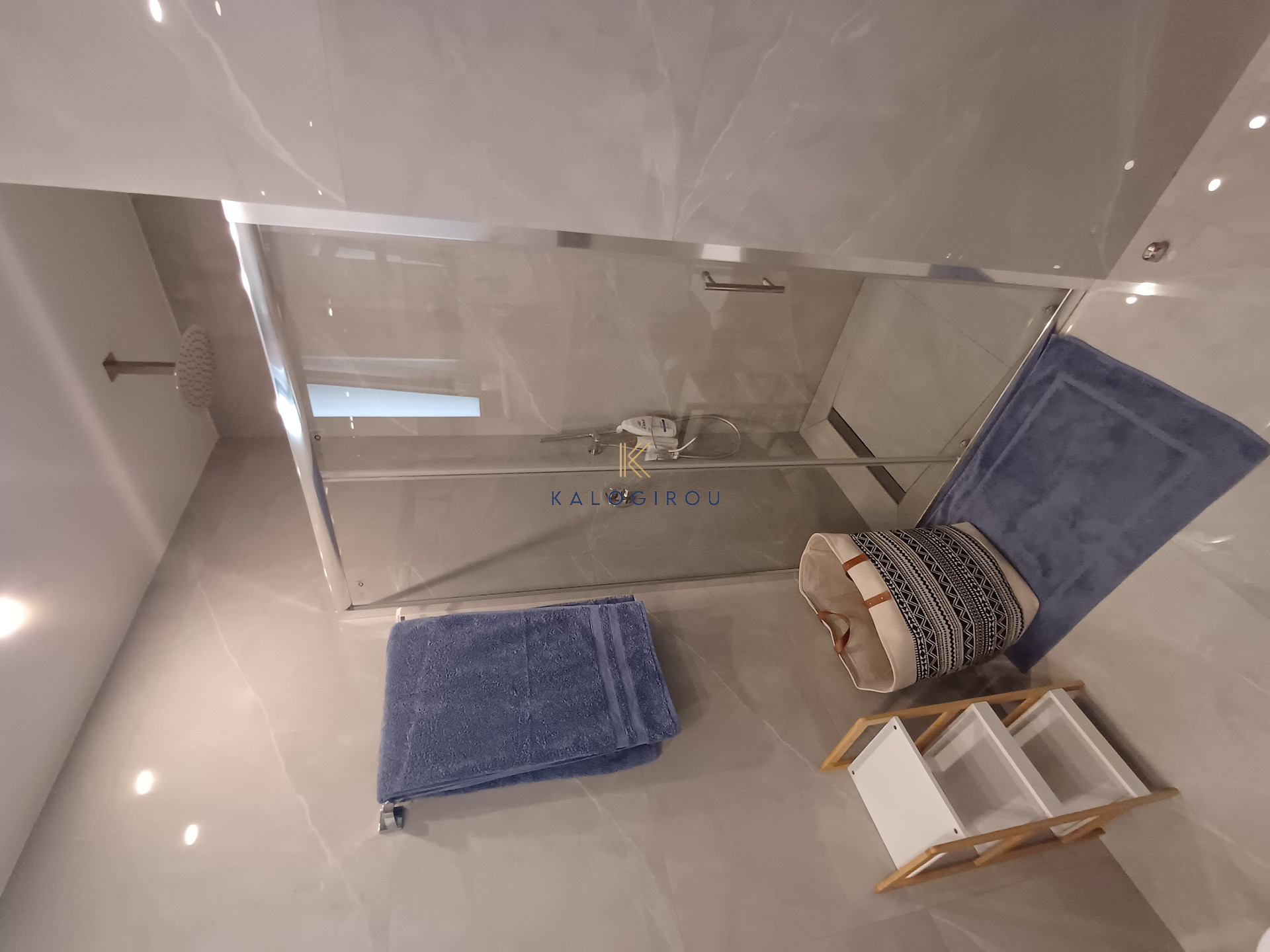 Luxury, 2-Bed Sea View and Salt Lake View Apartment for Rent in Makenzy Larnaca