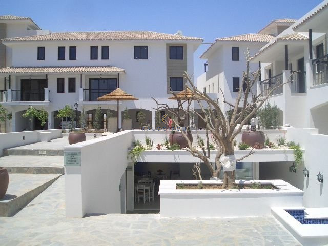 Top Floor, 2 Bedroom Flat with Roof Garden for Rent in Tersefanou area, Larnaca