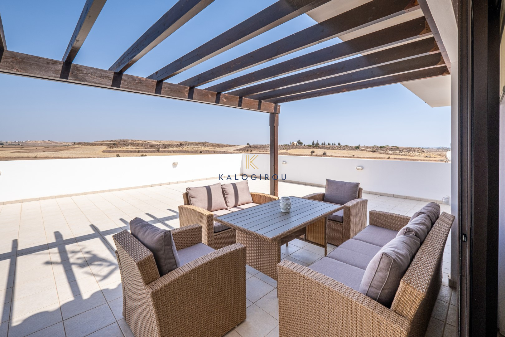 Top Floor, 2 Bedroom Flat with Roof Garden for Rent in Tersefanou area, Larnaca