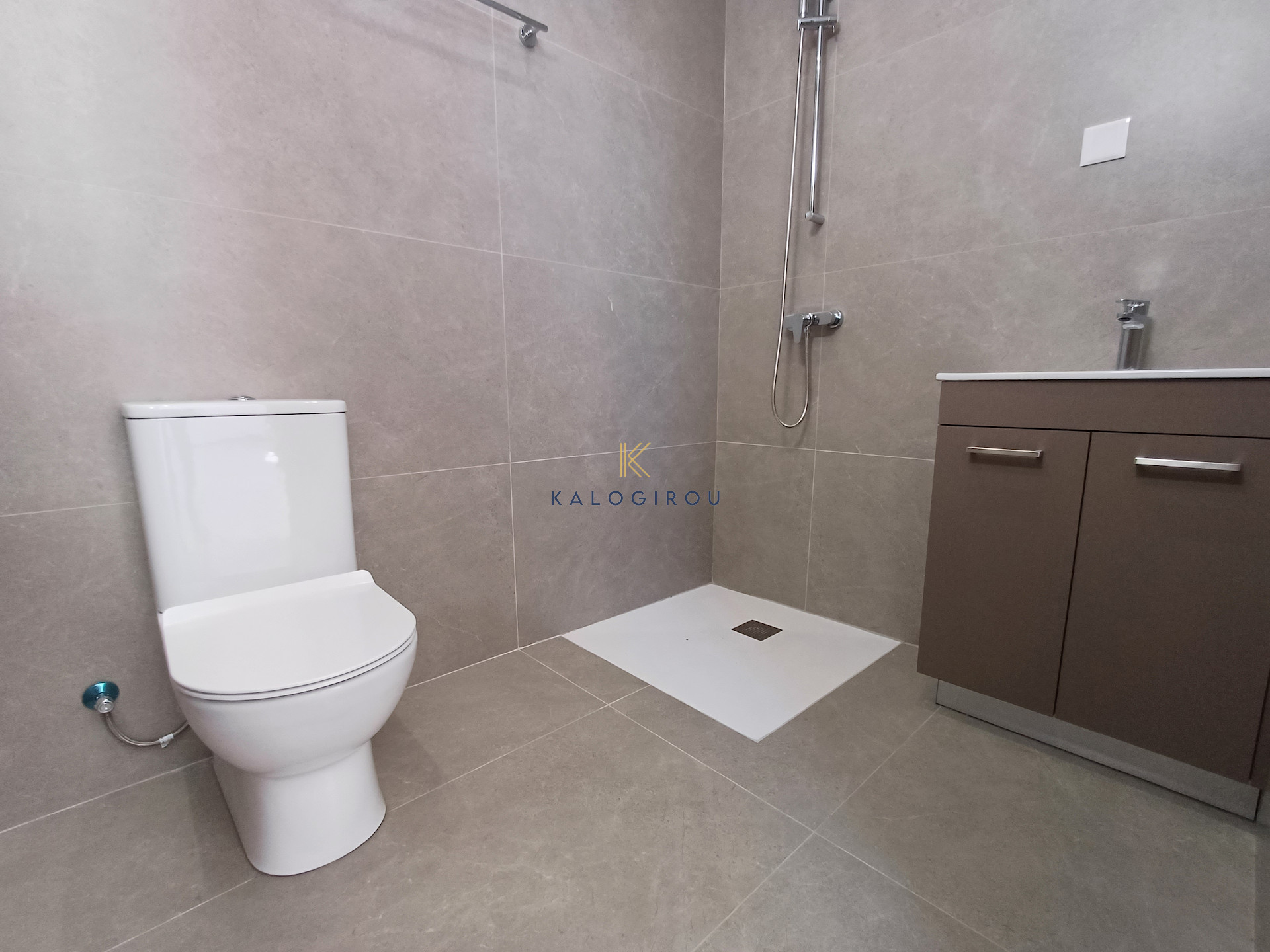 Brand New, 2 Bed Top-Floor Apartment for Rent in Livadia area of Larnaca