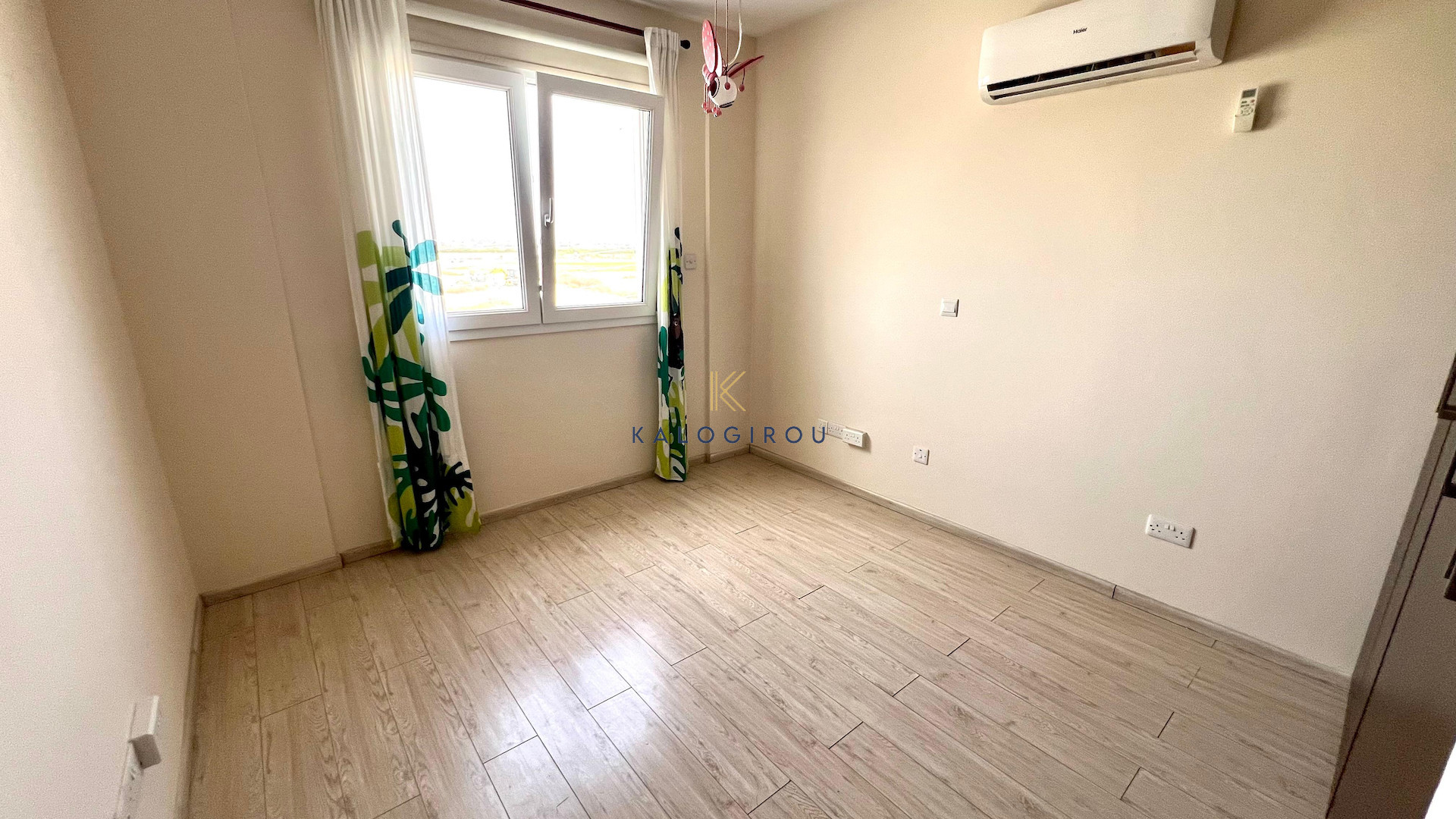 Top Floor, 2 Bedroom Apartment for Rent in Livadia, Larnaca