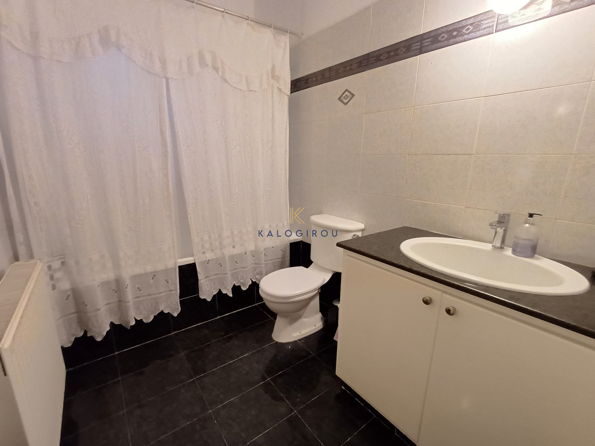 Top Floor 4+1 Bedroom Duplex Apartment for rent in Prime Drosia area Larnaca