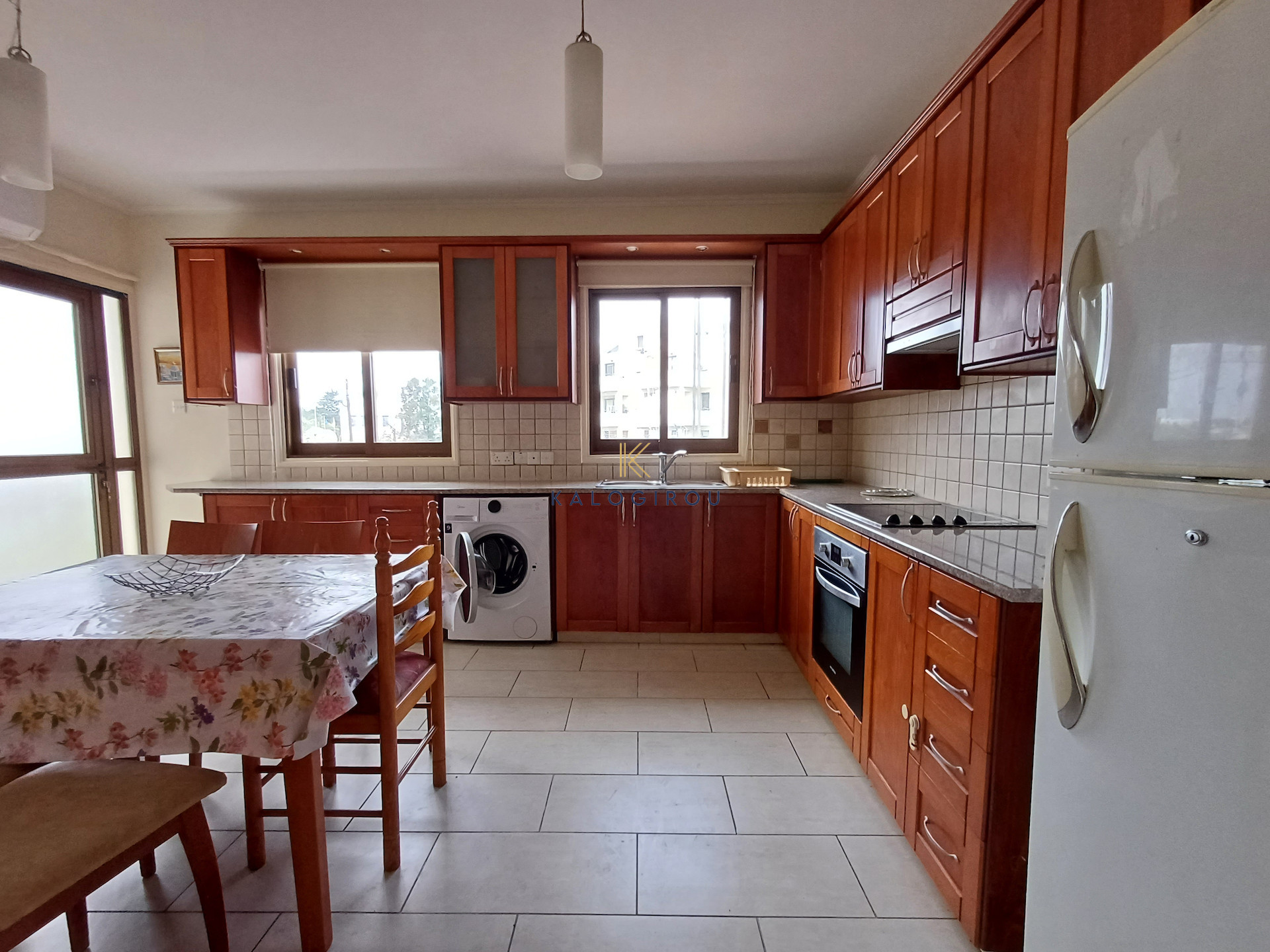 Whole-Floor, 3 Bed Large Apartment for Rent in Drosia Larnaca