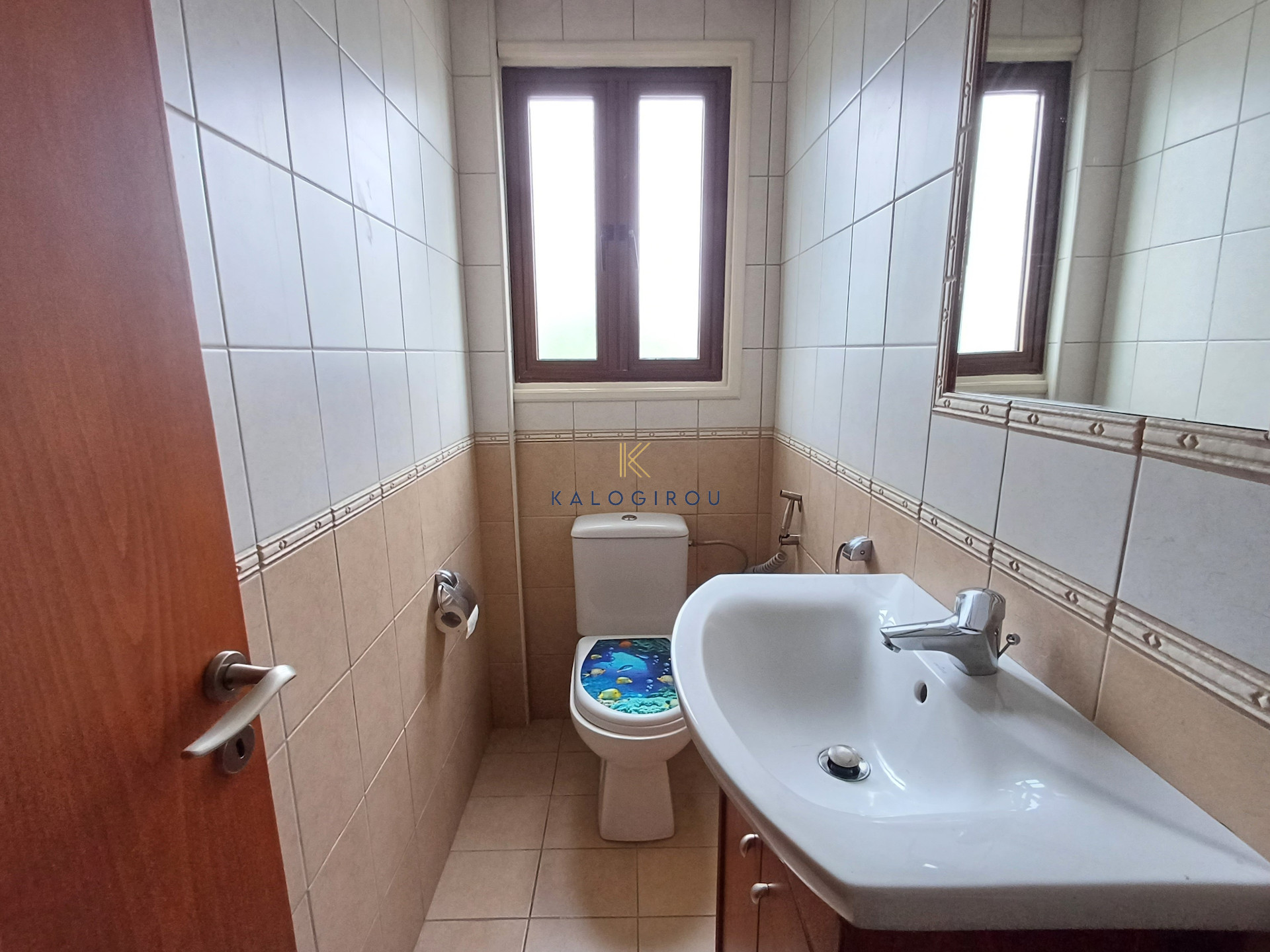 Whole-Floor, 3 Bed Large Apartment for Rent in Drosia Larnaca