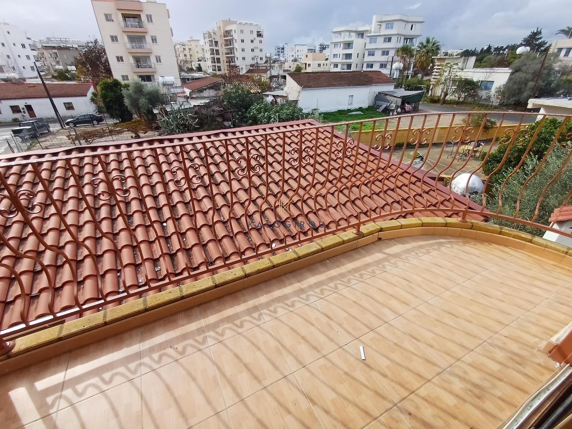 Whole-Floor, 3 Bed Large Apartment for Rent in Drosia Larnaca