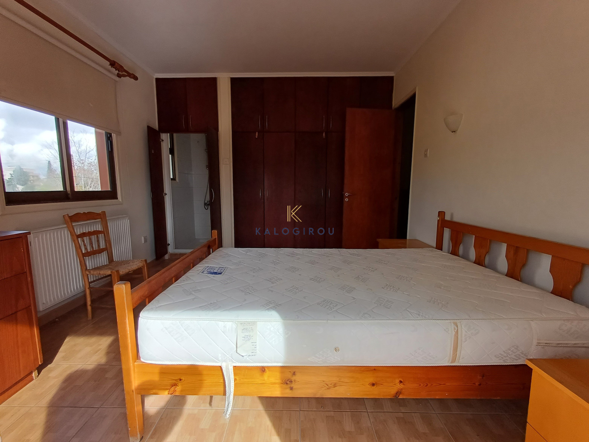 Whole-Floor, 3 Bed Large Apartment for Rent in Drosia Larnaca