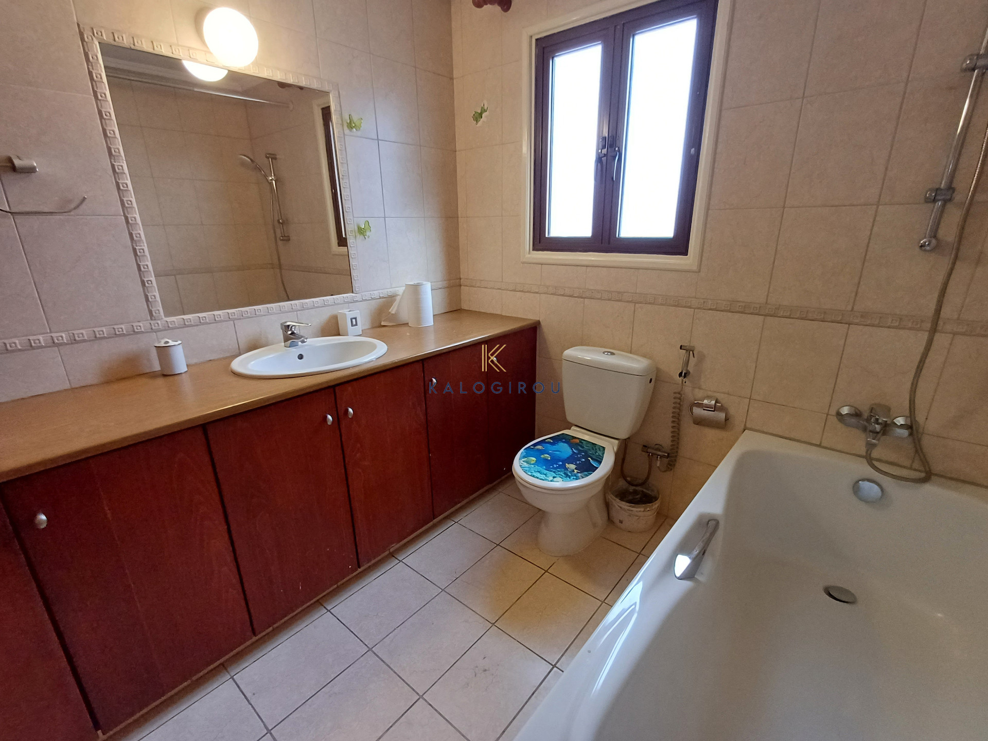 Whole-Floor, 3 Bed Large Apartment for Rent in Drosia Larnaca