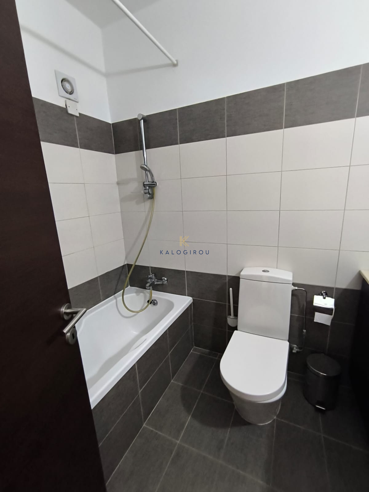 Lovely, 2-bedroom flat with common pool for rent in Pyla Larnaca.