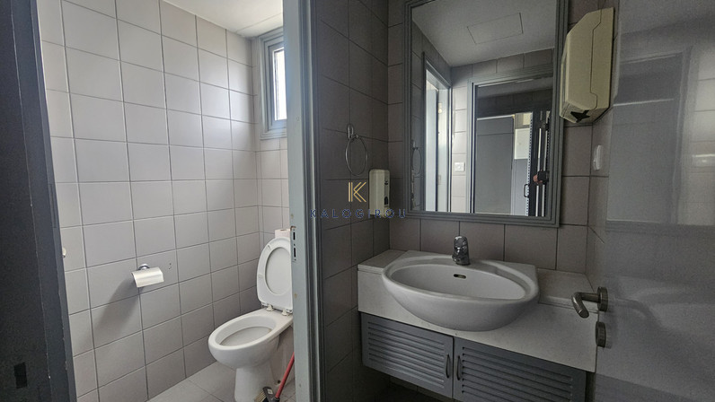 Office 75 m² for rent in New Marina-Port Area, Larnaca, Cyprus