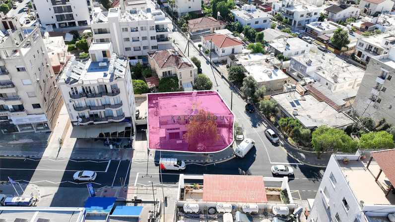 Building 390 m² for sale in Mesa Geitonia, Limassol, Cyprus