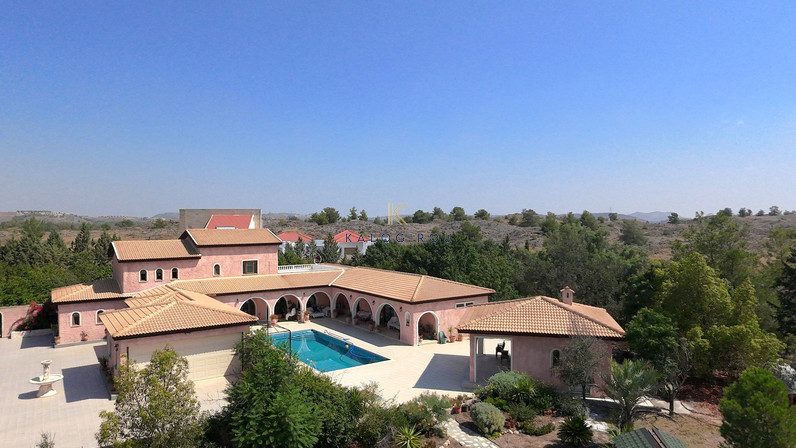 4-bedroom detached house for sale 465 m² in Mosfiloti, Larnaca, Cyprus