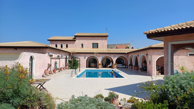 4-bedroom detached house for sale 465 m² in Mosfiloti, Larnaca, Cyprus