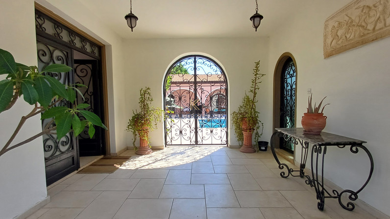 4-bedroom detached house for sale 465 m² in Mosfiloti, Larnaca, Cyprus