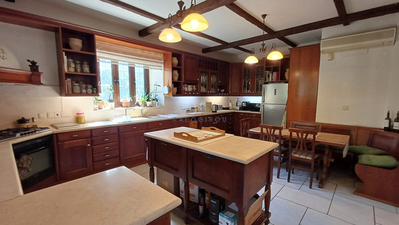 4-bedroom detached house for sale 465 m² in Mosfiloti, Larnaca, Cyprus