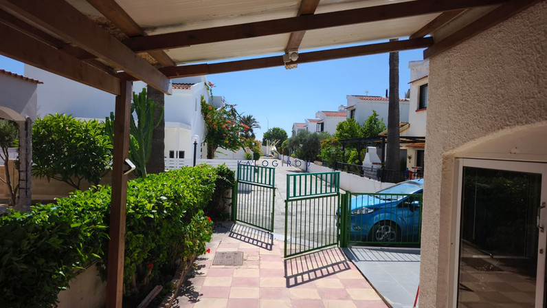 Cozy 2-Bedroom Beach House for rent in Pervolia village Larnaca